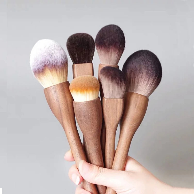 Vintage Wooden Soft Makeup 1Pcs Brush for Foundation Contour Brush