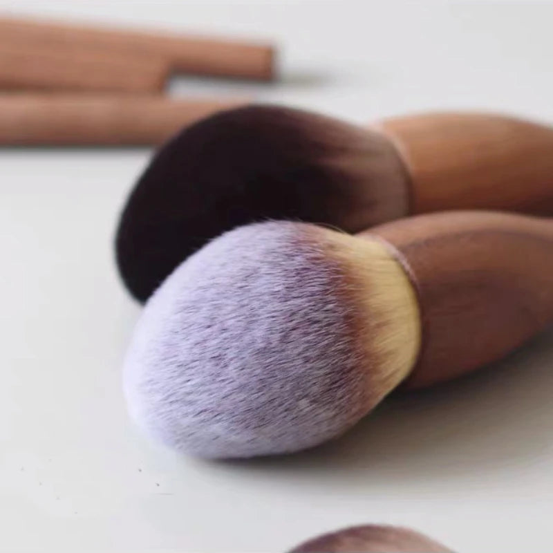 Vintage Wooden Soft Makeup 1Pcs Brush for Foundation Contour Brush