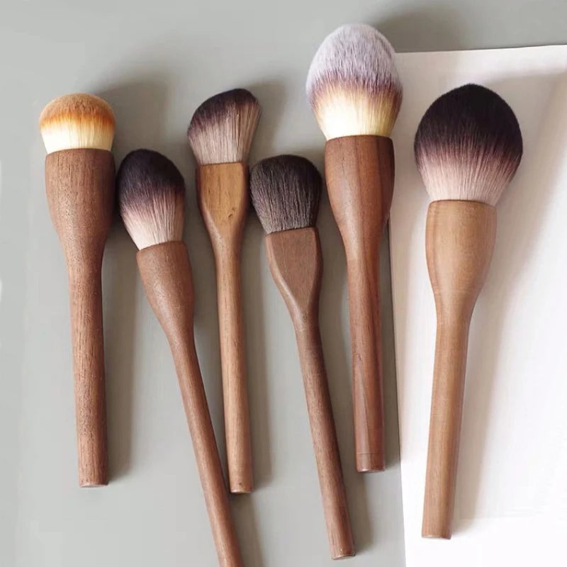 Vintage Wooden Soft Makeup 1Pcs Brush for Foundation Contour Brush