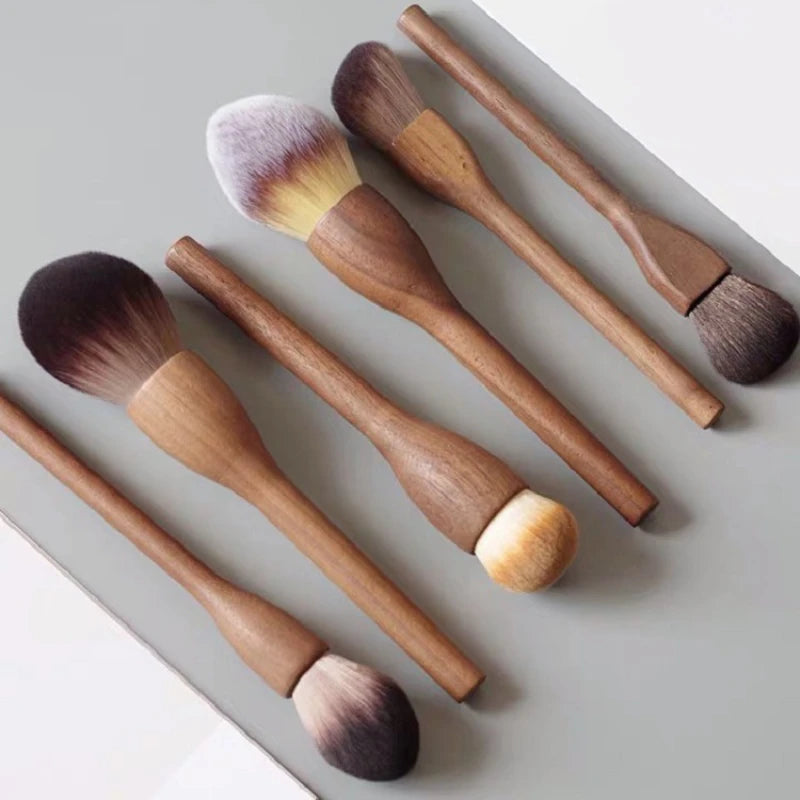 Vintage Wooden Soft Makeup 1Pcs Brush for Foundation Contour Brush