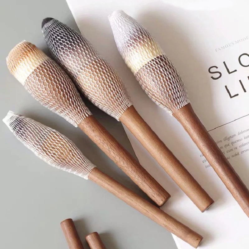 Vintage Wooden Soft Makeup 1Pcs Brush for Foundation Contour Brush