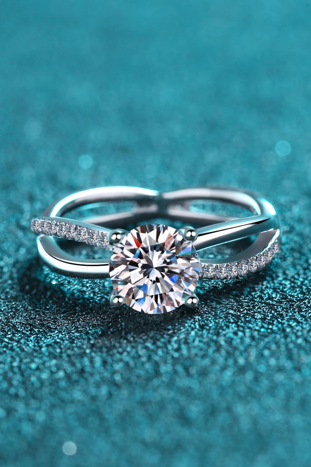 I do 1 Carat Moissanite Crisscross Split Shank Ring