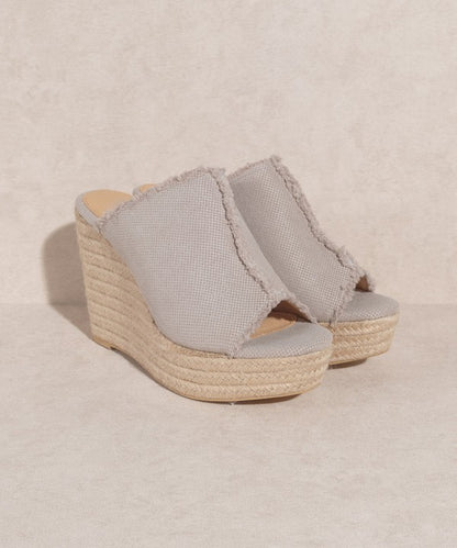 OASIS SOCIETY Bliss - Distressed Linen Wedge