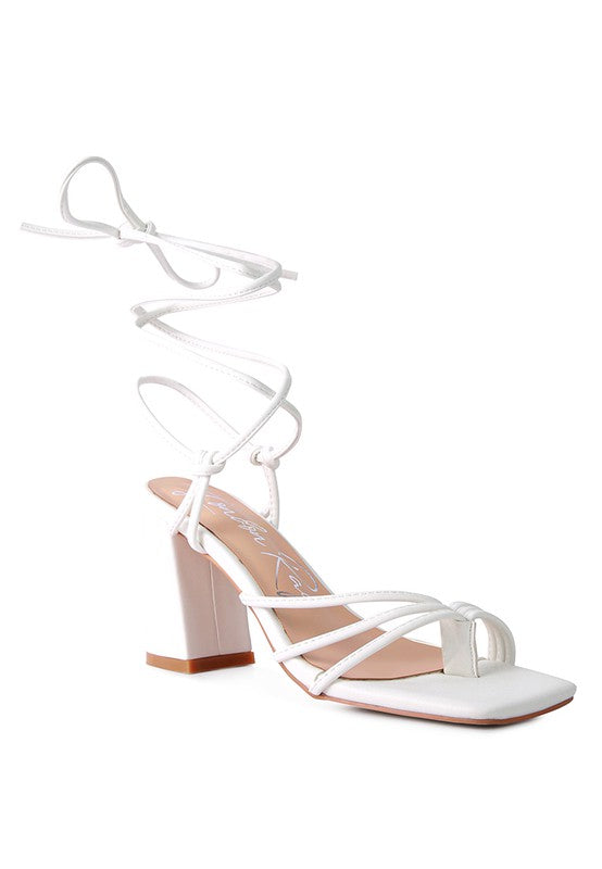 PIRI TOE RING TIE UP BLOCK SANDALS