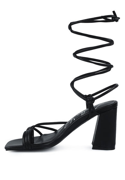 PIRI TOE RING TIE UP BLOCK SANDALS