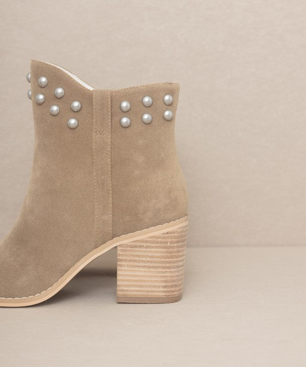 Simple stud Alofi - Studded Collar Booties