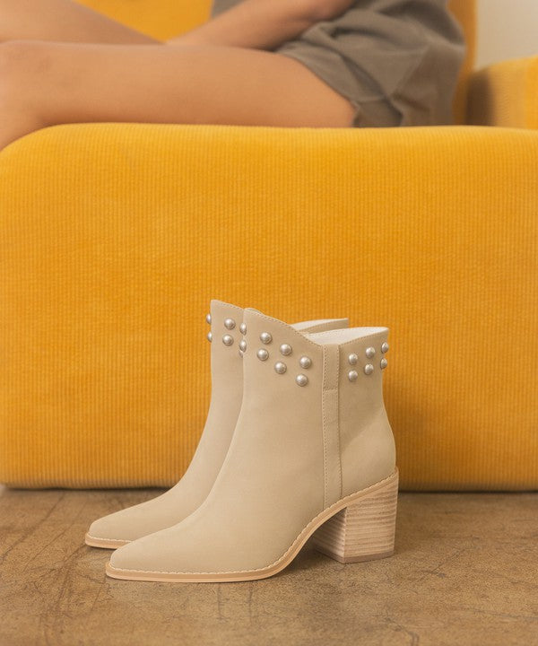 Simple stud Alofi - Studded Collar Booties