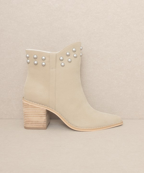 Simple stud Alofi - Studded Collar Booties