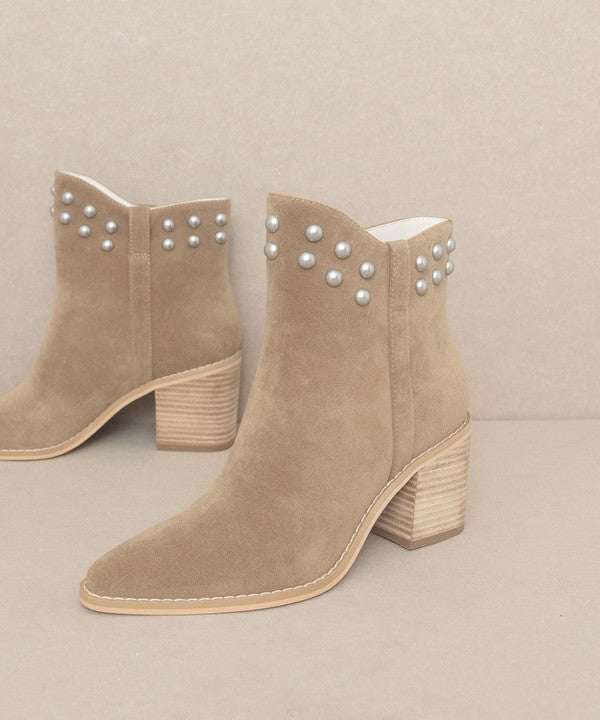 Simple stud Alofi - Studded Collar Booties