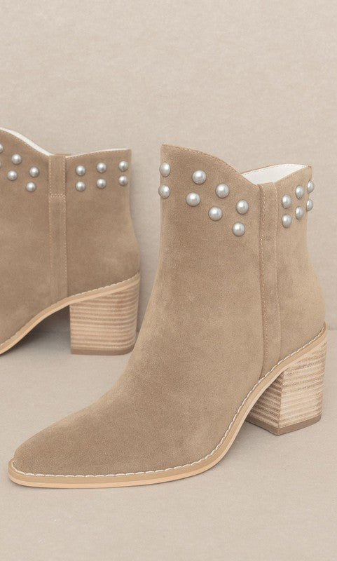 Simple stud Alofi - Studded Collar Booties