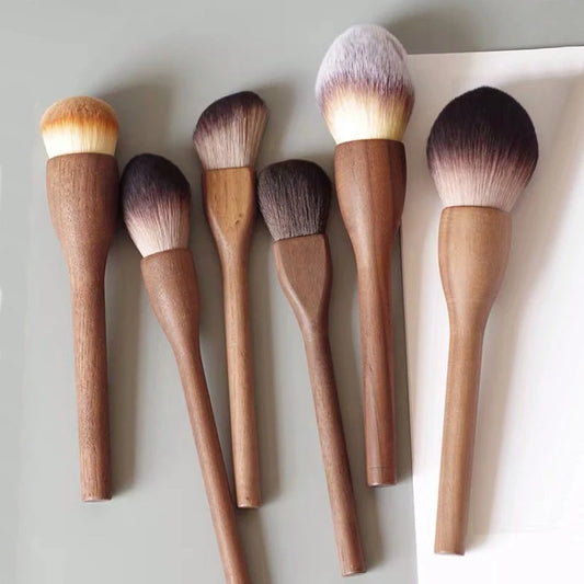 Vintage Wooden Soft Makeup 1Pcs Brush for Foundation Contour Brush